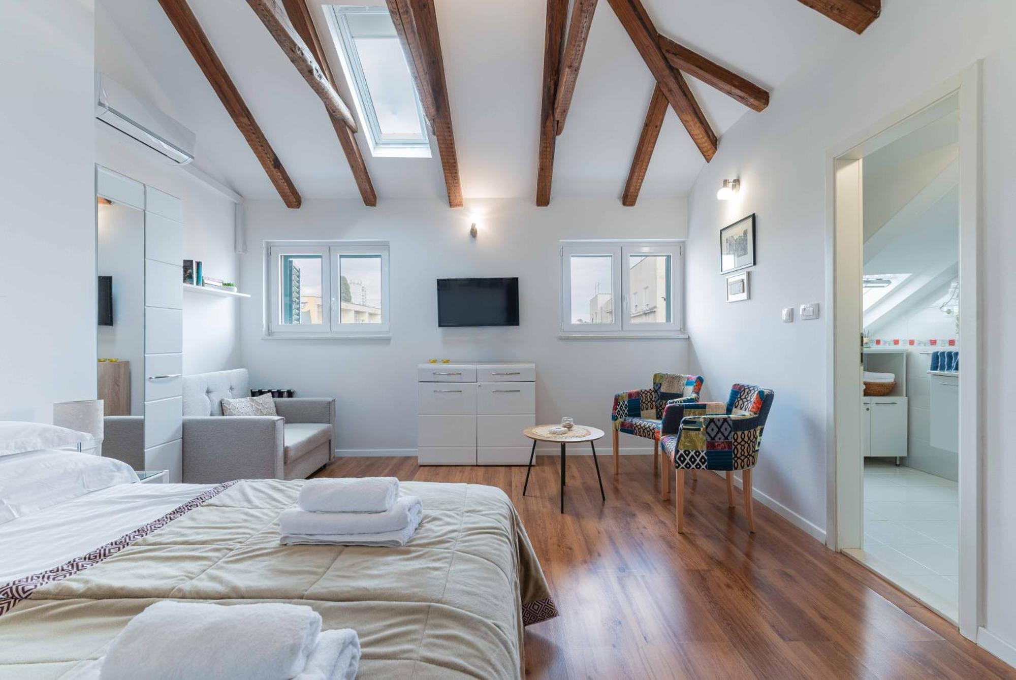 Apartament The Charm