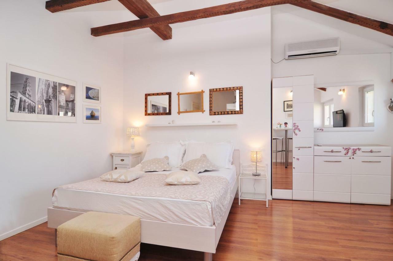 Apartament The Charm Split